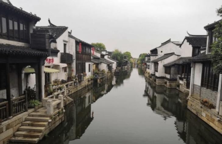 妙手仁心除疾患   患者感谢送锦旗